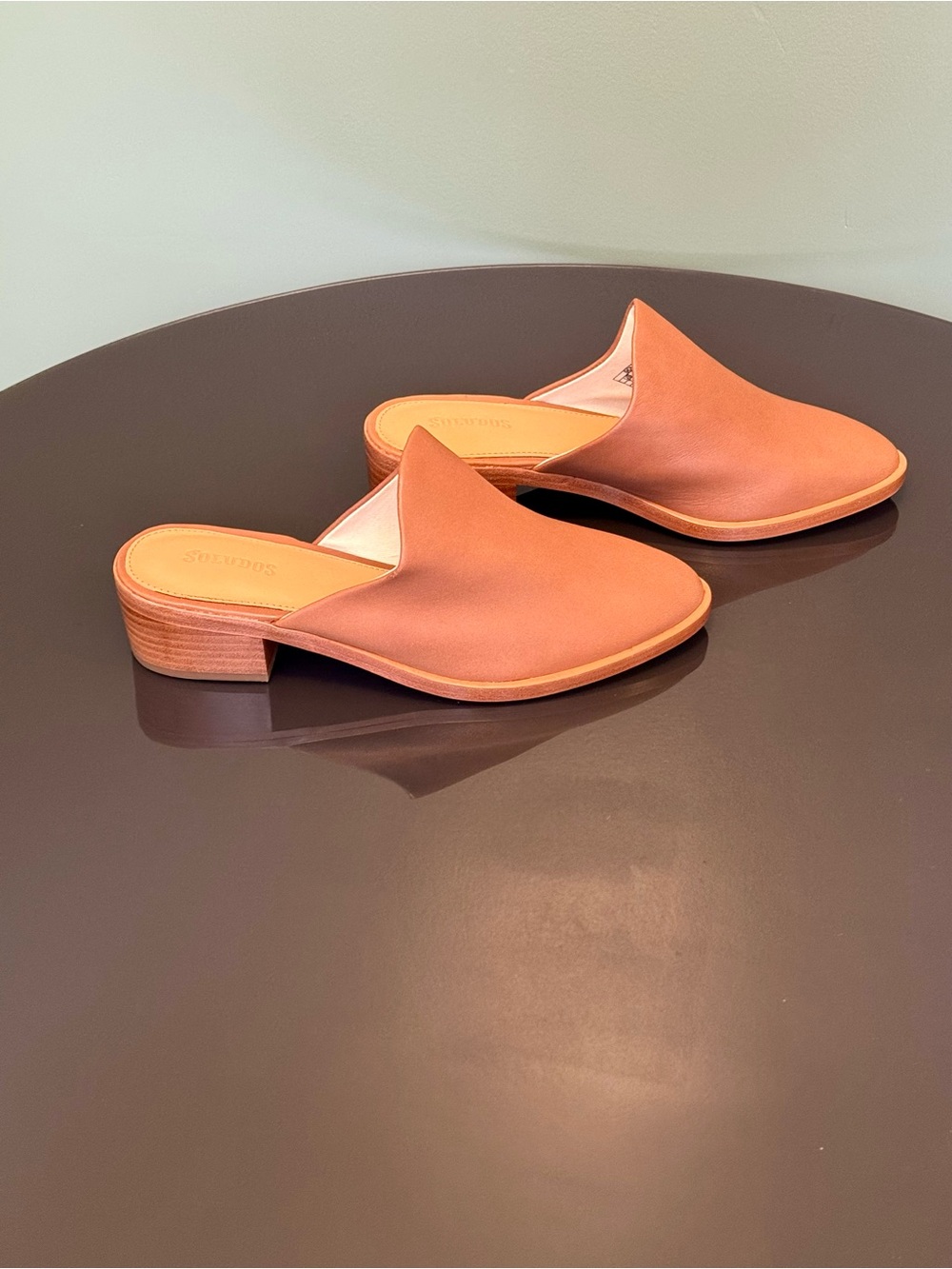 Brand New, Never Worn! Women’s Soludos Leather Slip-On Mules in Tan - Picture 4 of 5